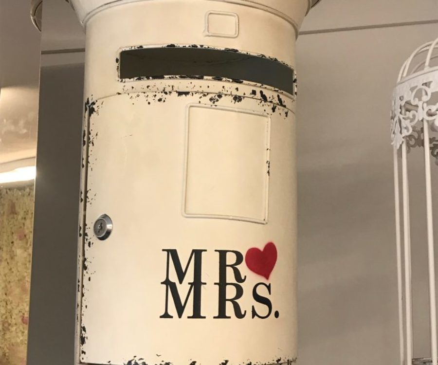 Mr _ Mrs PostBox